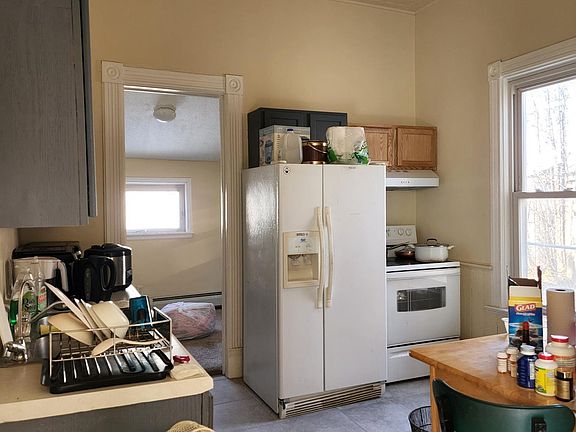 4th image of 305 Charles Ave