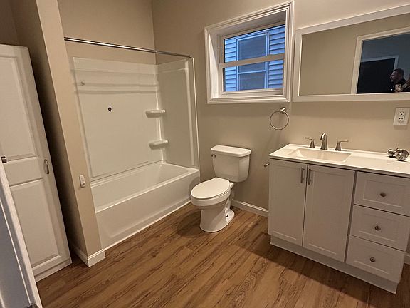 5th image of 104 Franklin St APT A