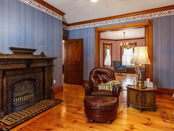 5th image of 196 Chestnut St