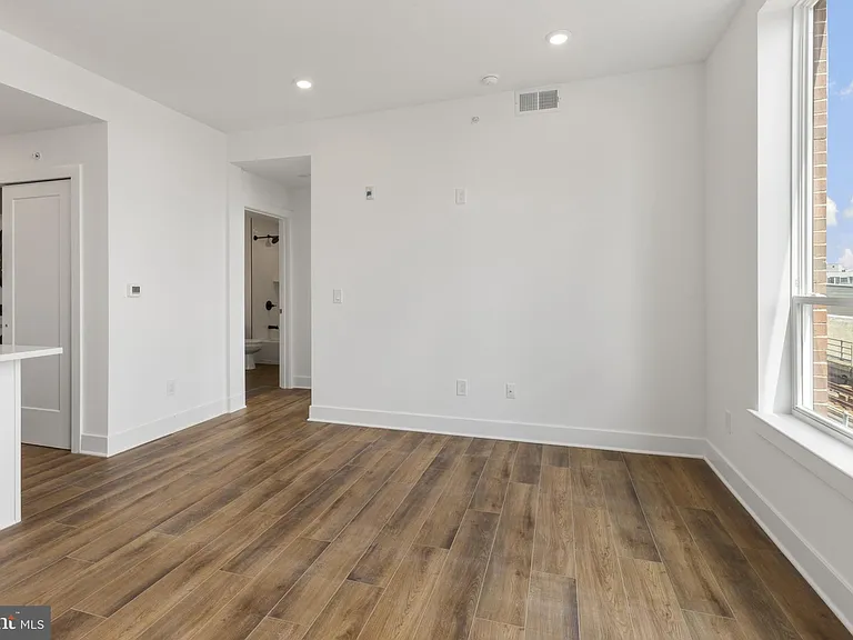 2214 N Front St #202 — Photo 11
