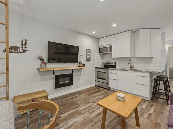 2231 Sapporo Dr #3, Whistler, BC V8E 0B5