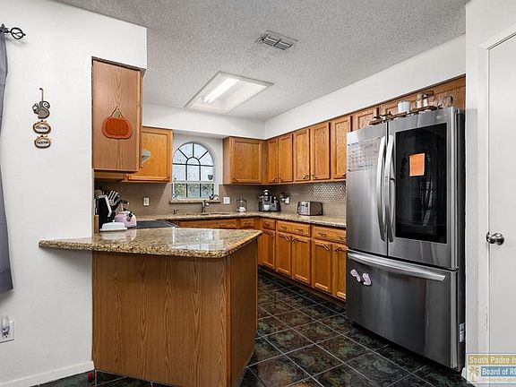 5th image of 207 Ebony Ln