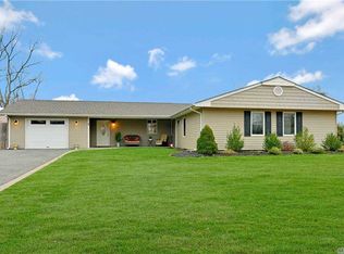 7 Blackwell Ln, Stony Brook, NY 11790