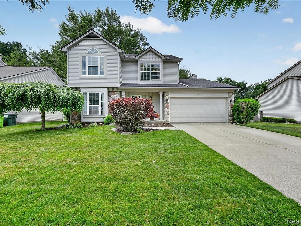 1st image of 827 Westbrooke Dr