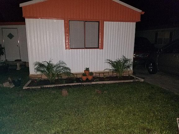 3rd image of 15 Hillsborough Dr