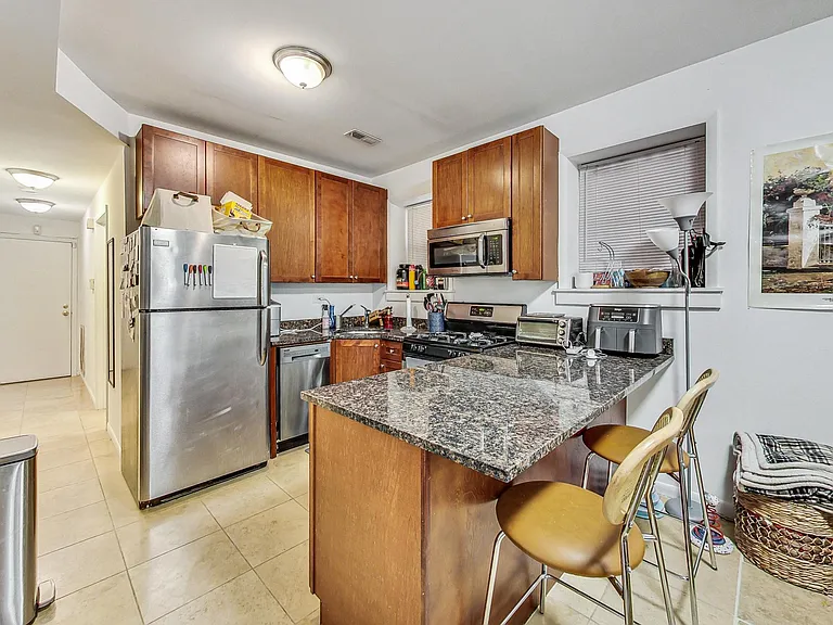 1332 W Nelson St #GDN — Photo 8