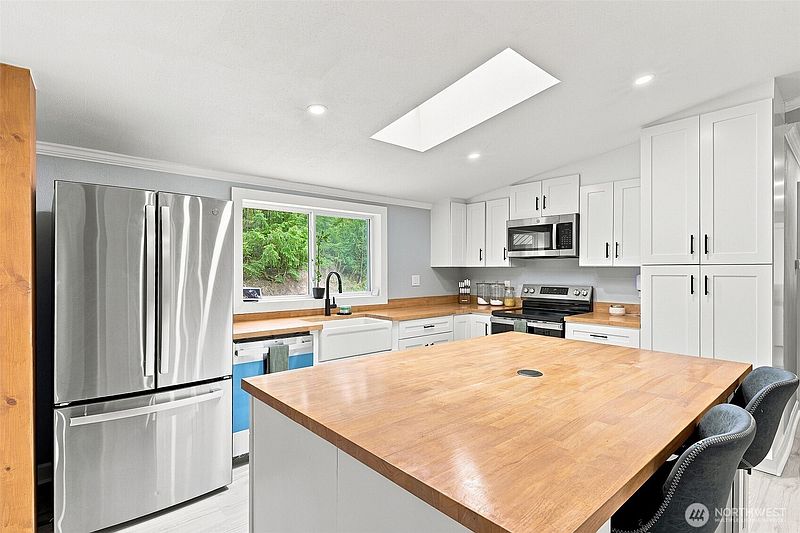 5th image of 190 E Rasor Place