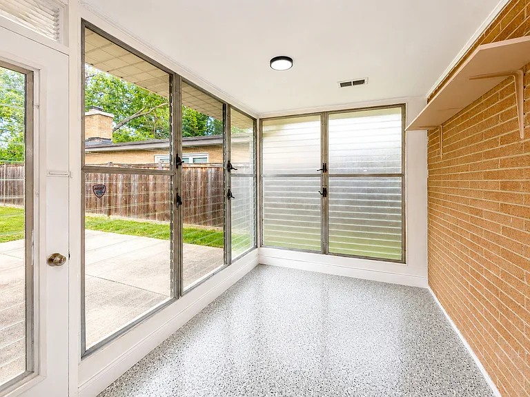 408 S Albert St — Photo 16