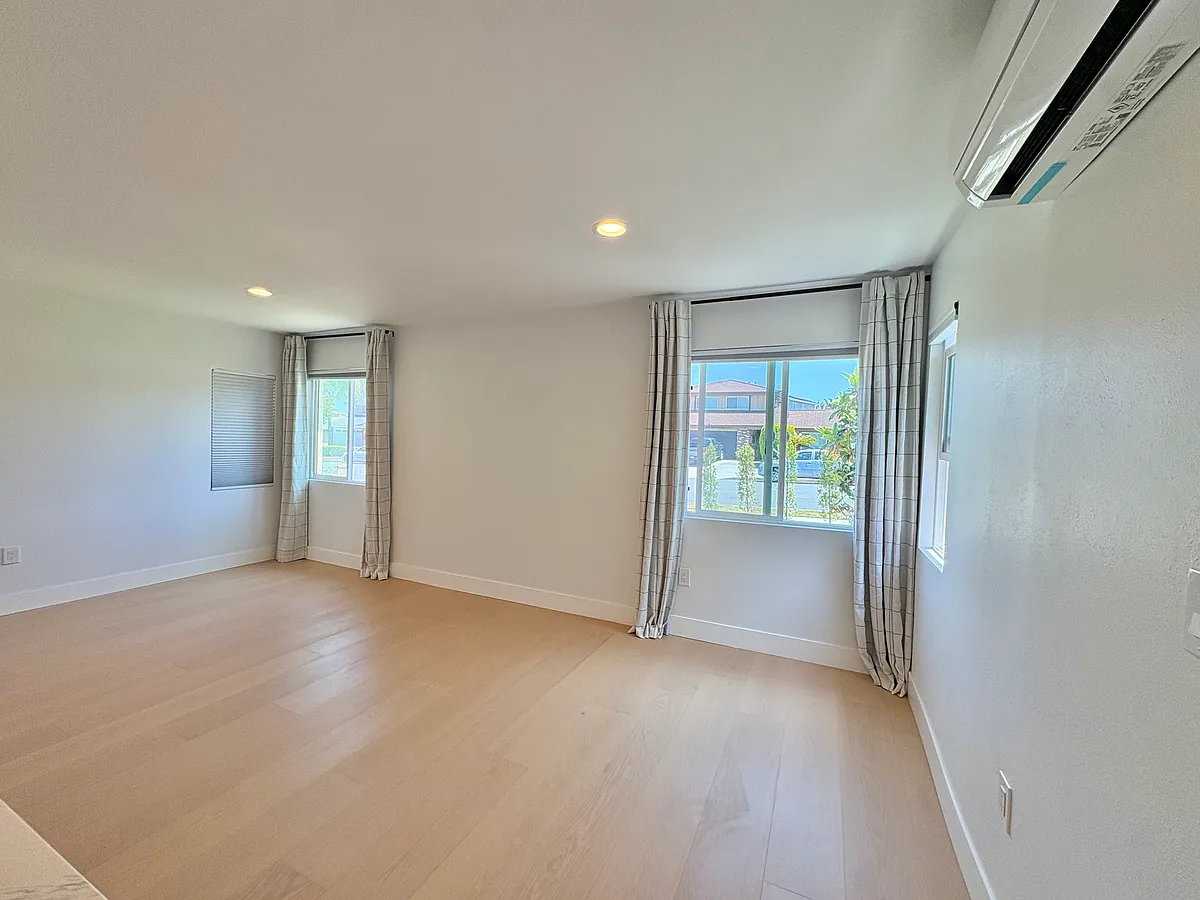 Building Photo - 2209 Bolanos Ave