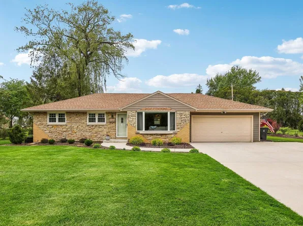 12232 North Ridge TRAIL, Hales Corners, WI 53130