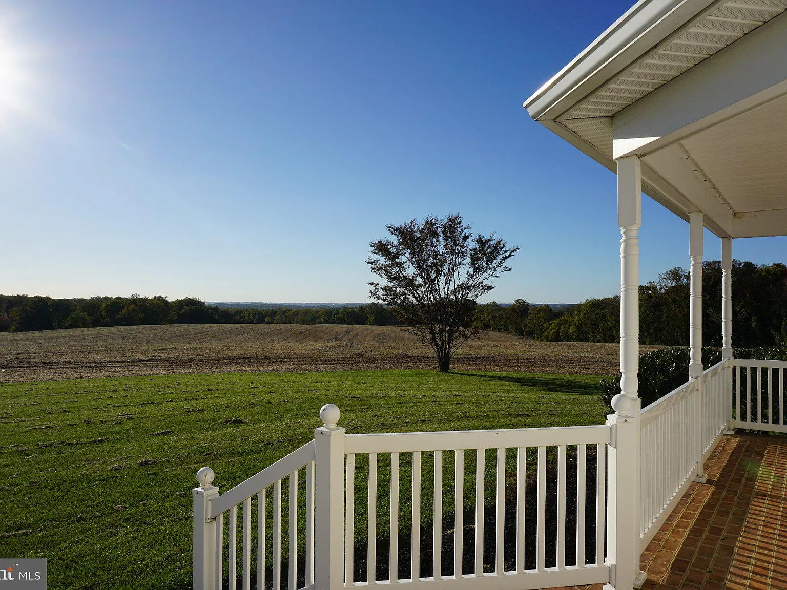 4 bed, 4.0 bath, 4997 sqft, $7,000 — Photo 2