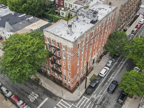 560 East 189th Street image 2 of 14