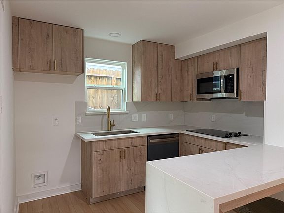 5th image of 3617 Rosalie St #1