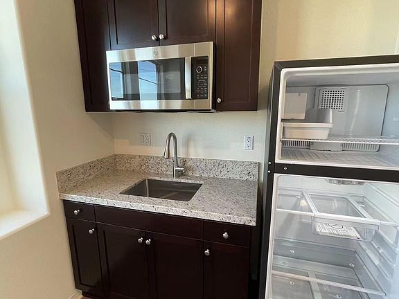 5th image of 3348 E Garrick St