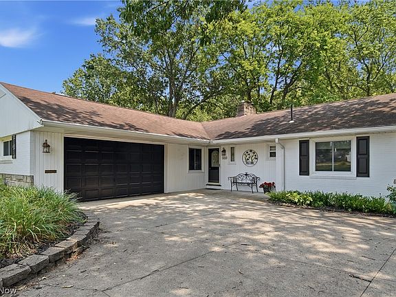 2nd image of 3426 Parkridge Cir NW