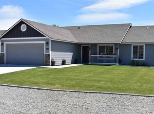 402 E 15th Pl, Kennewick, WA 99337