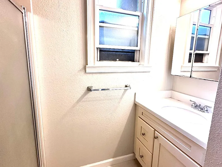 432 Capitol Ave — Photo 10