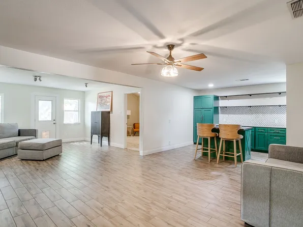 6709 Summit Ridge Dr, Watauga, TX 76148