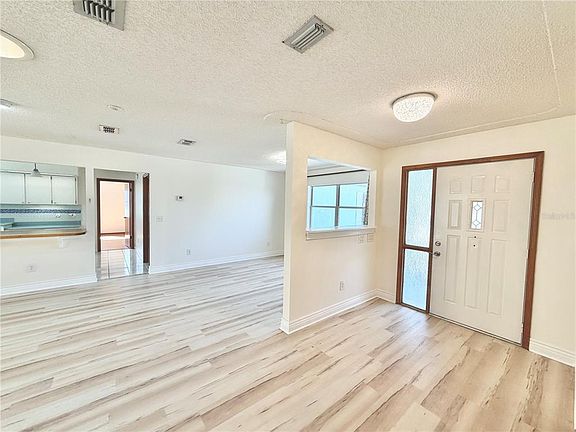 3rd image of 17469 SW 35th Avenue Rd