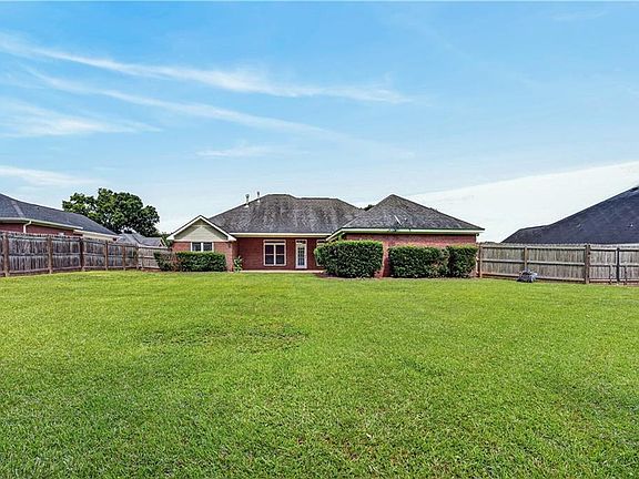 5th image of 2532 Burlington Dr W