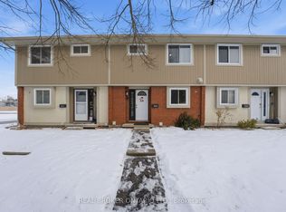3895 Old Richmond Rd #B, Ottawa, ON K2H 8T8
