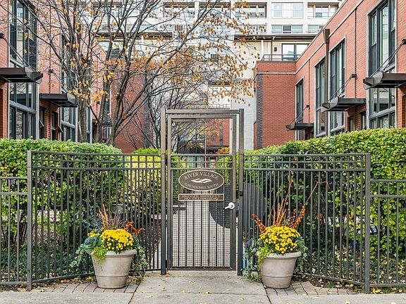 4th image of 940 N Crosby St
