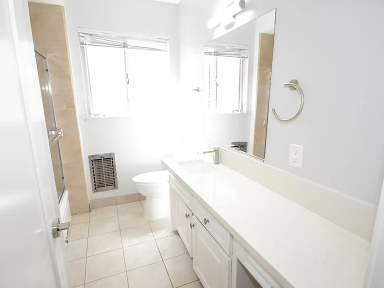 The Royalton Apartments — Photo 8