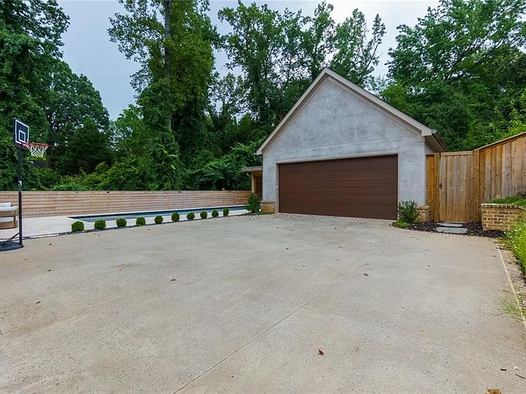 91 Park Cir NE — Photo 13