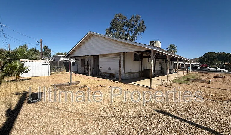 2077 E Charleston Ave — Photo 9