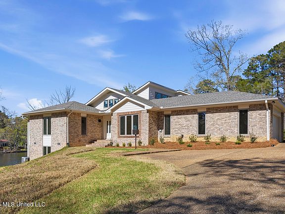 4th image of 545 Pawnee Way