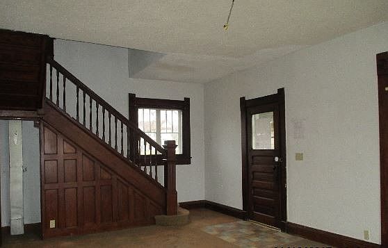 4th image of 322 W 8th St