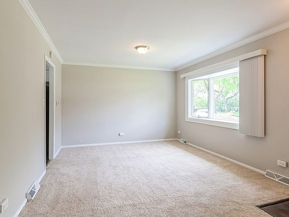 3rd image of 833 North Ave