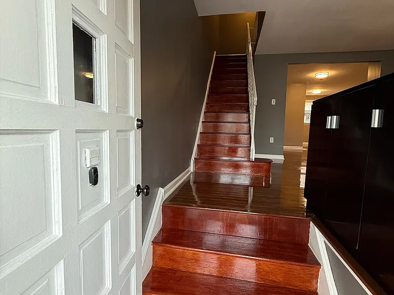 9889 Garvey Dr — Photo 2
