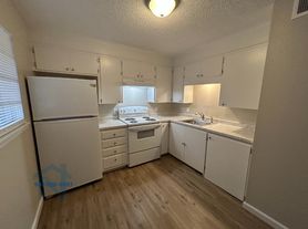 600 Thomas Street - 10