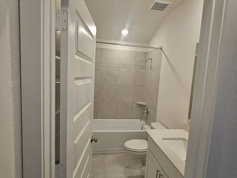 2834 Dark Lantern Dr — Photo 3