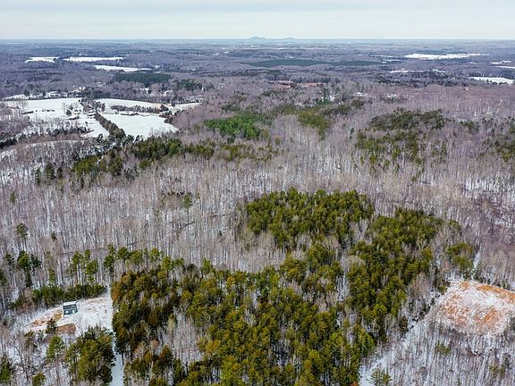 4th image of 15 Farmville Rd