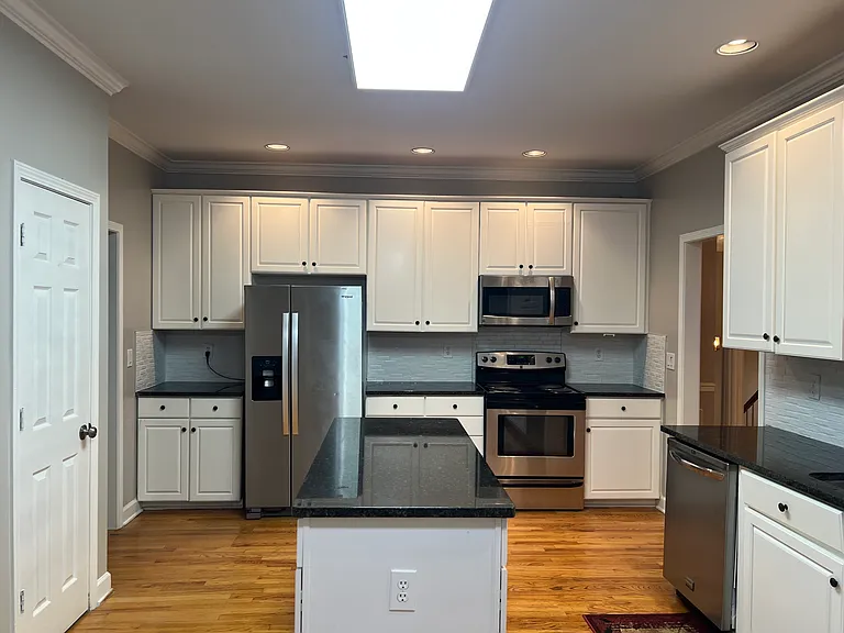 601 Southdale Cir — Photo 27