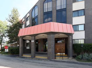 4901 Golf Rd APT 105, Skokie, IL 60077