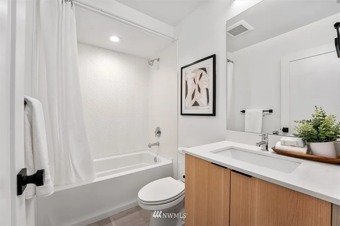2 bed, 1075 sqft, $4,000 — Photo 3