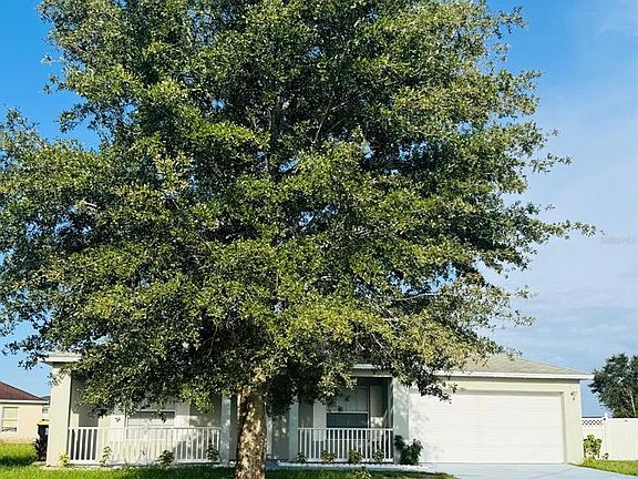 2nd image of 209 Kingfish Way