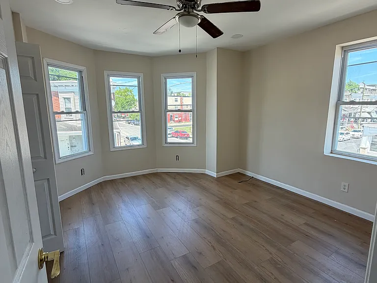 5500 Spring St — Photo 6
