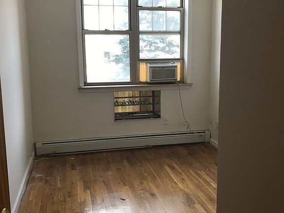 5th image of 370 Menahan St APT 2B