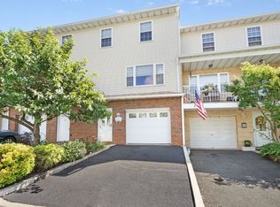 25 Ingraffia Dr, Elmwood Park, NJ