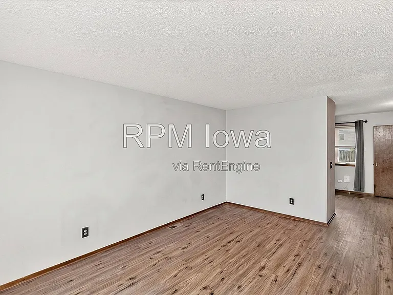 1614 NW Applewood St — Photo 8