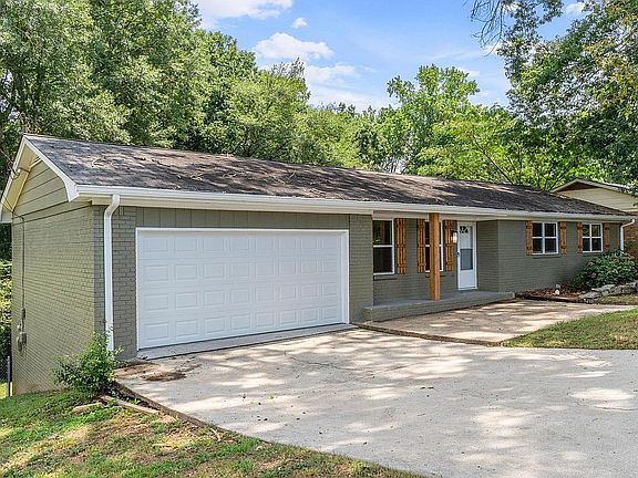 4th image of 1558 Tanglewood Way NW