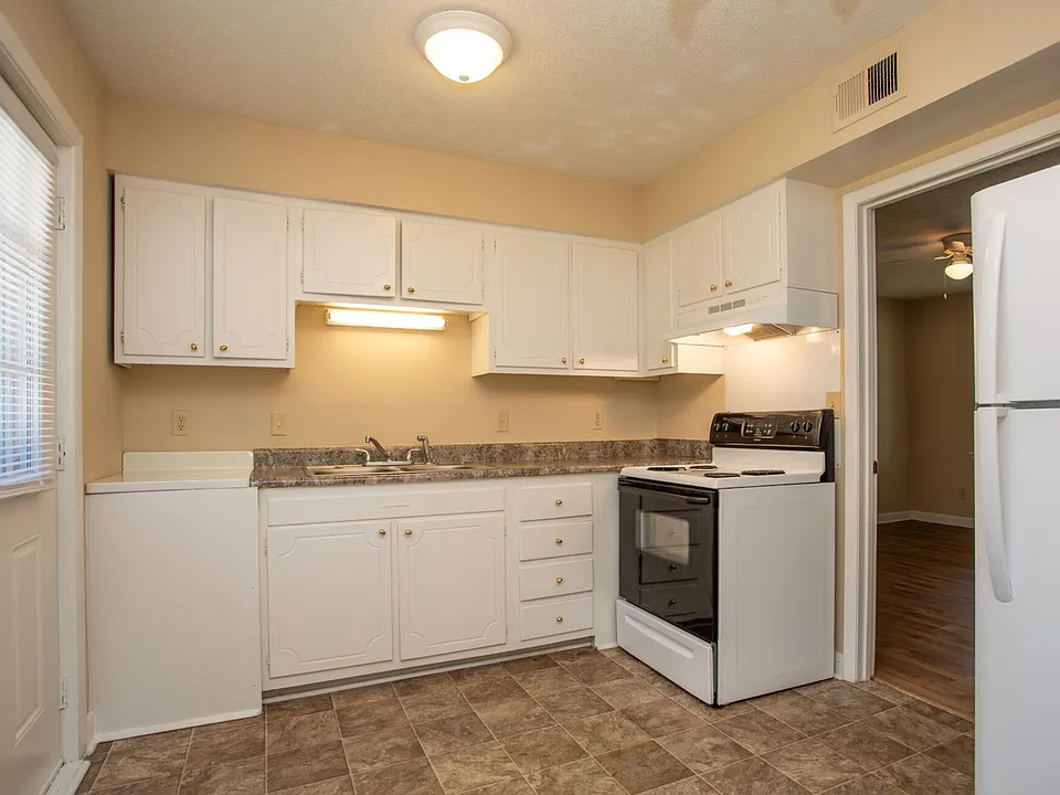 Green Valley Court Apartments
