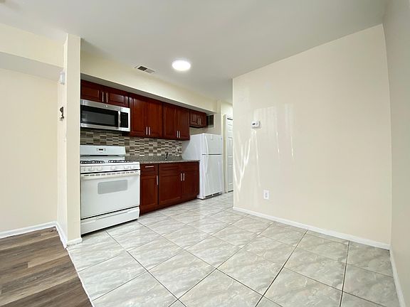 4th image of 137 Woodcutters Ln #1F