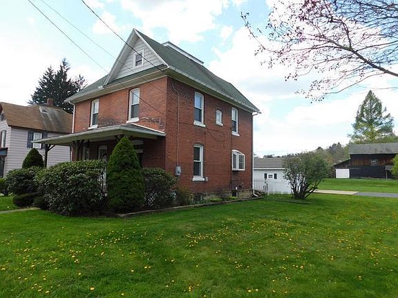 2nd image of 823 N Main St