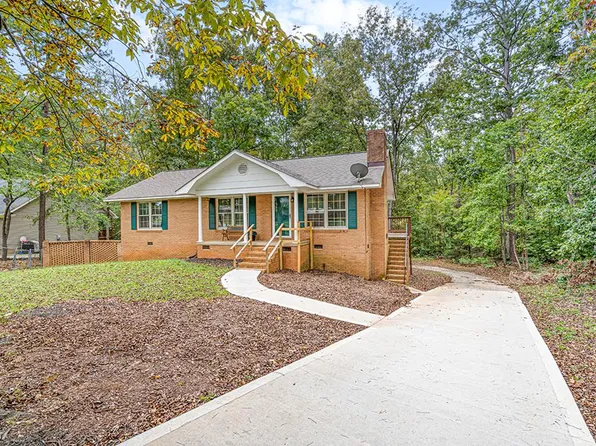 241 Greenway Dr, Greenwood, SC 29649