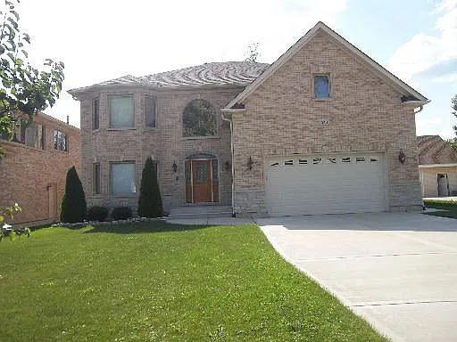 540 N 6th Ave photo 1